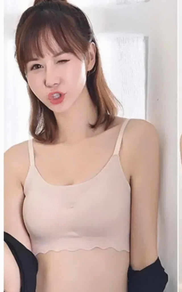 Sleek Plain V-Shape Comfortable And Lightweight Padded Bra - Ivory